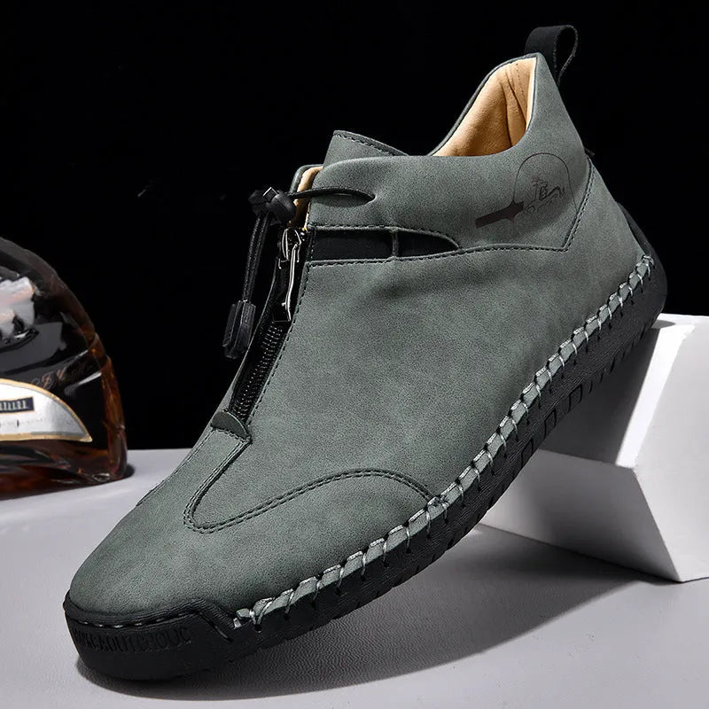 Casual men's leather travel shoes in black with rubber sole, mid heel, and round toe