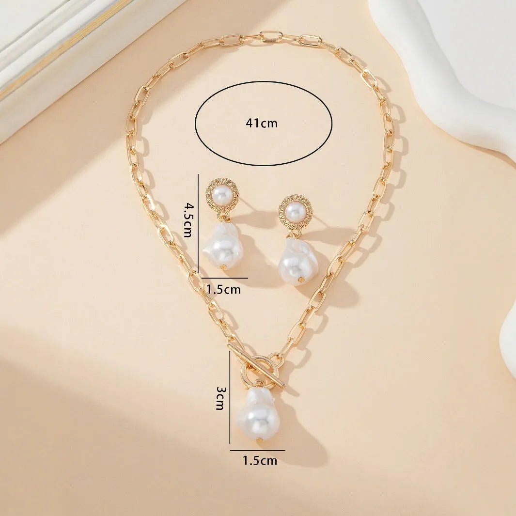 Gold-coloured iron baroque pearl jewellery set with necklace and matching earrings