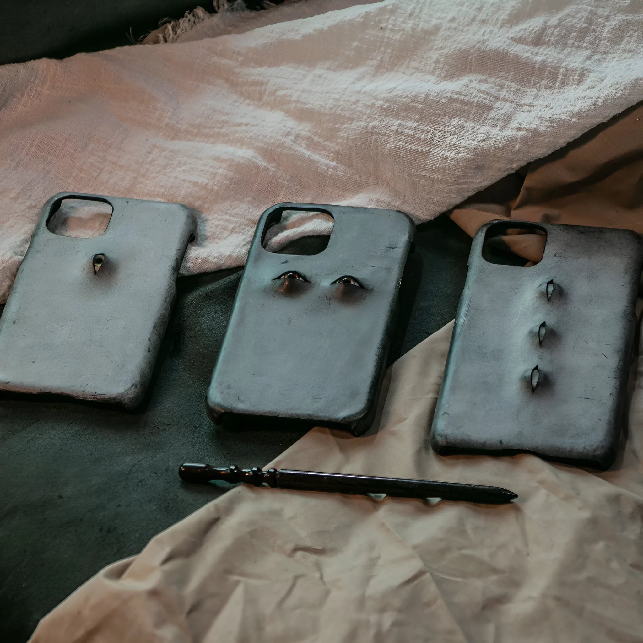 Vintage distressed cowhide leather phone case for iPhone with single eye style protective cover