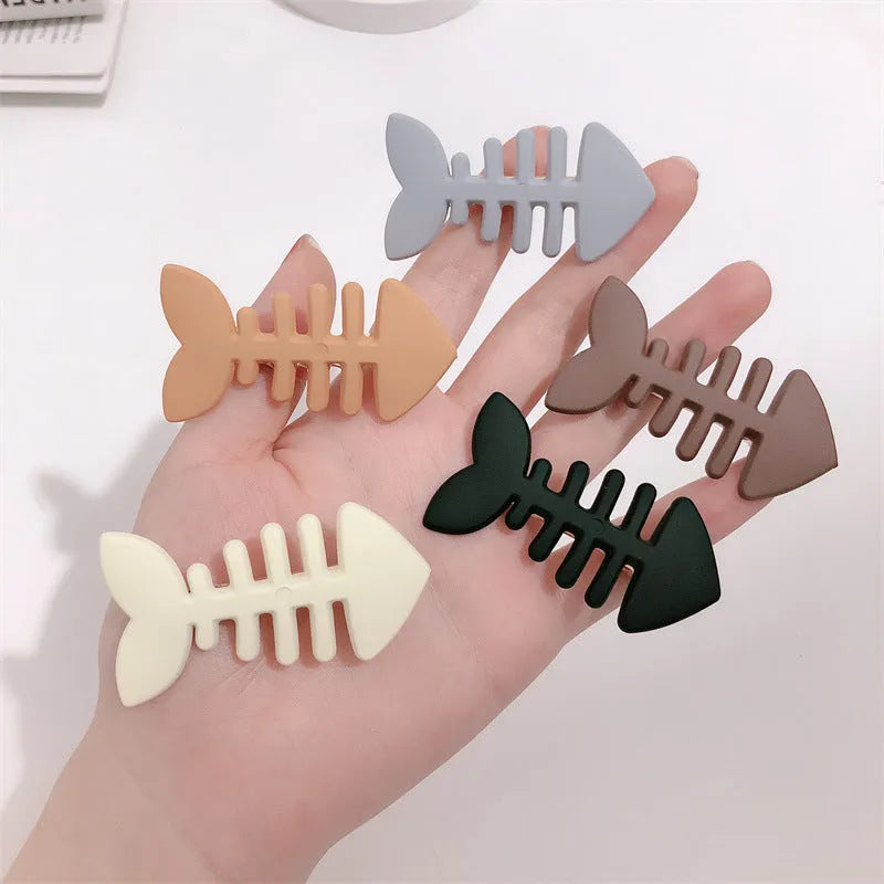Fishbone pattern plastic barrette with duckbill clip in minimalist candy colour