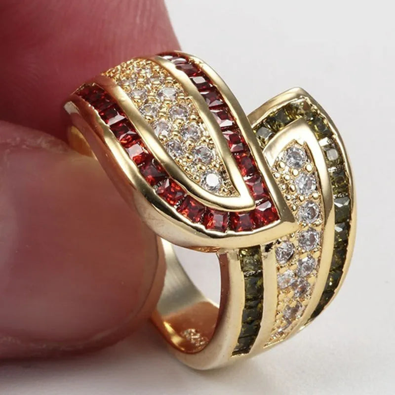 Women's peridot-inspired fashion ring in gold-coloured alloy on hand