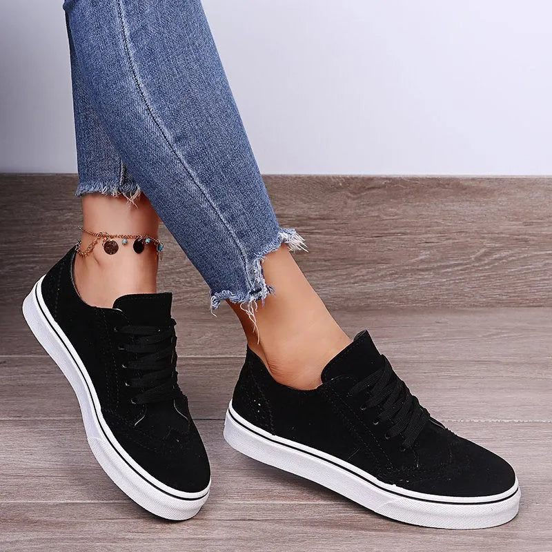 Women's canvas round toe slip-on flat shoes in solid colour with rubber sole, low top design