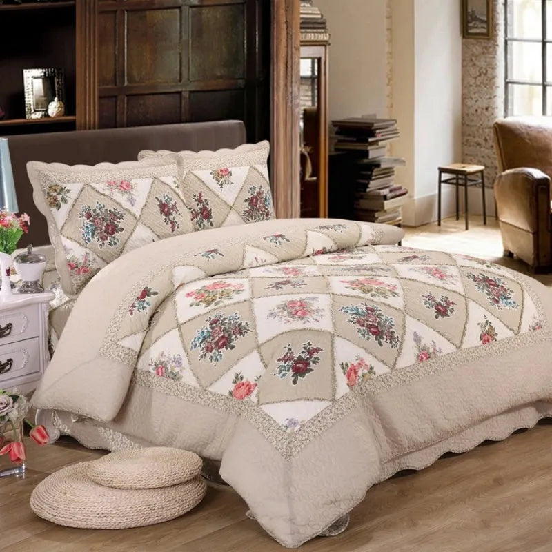 Pure cotton quilted bedspread three-piece set in a colour pattern with two pillowcases.