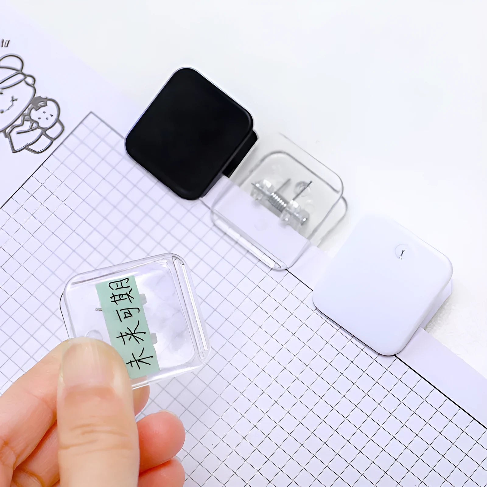 Square plastic photo note holder in white, black, or transparent measuring 3.2cm x 3cm