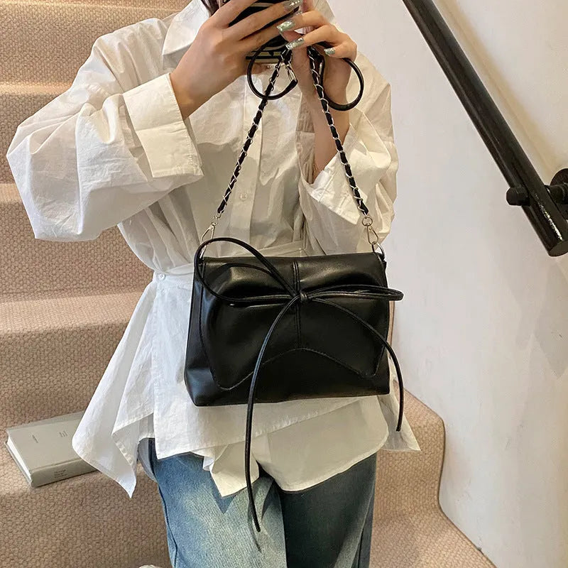 Women's horizontal square underarm crossbody bag in PU leather with sewing line details and mobile phone pocket