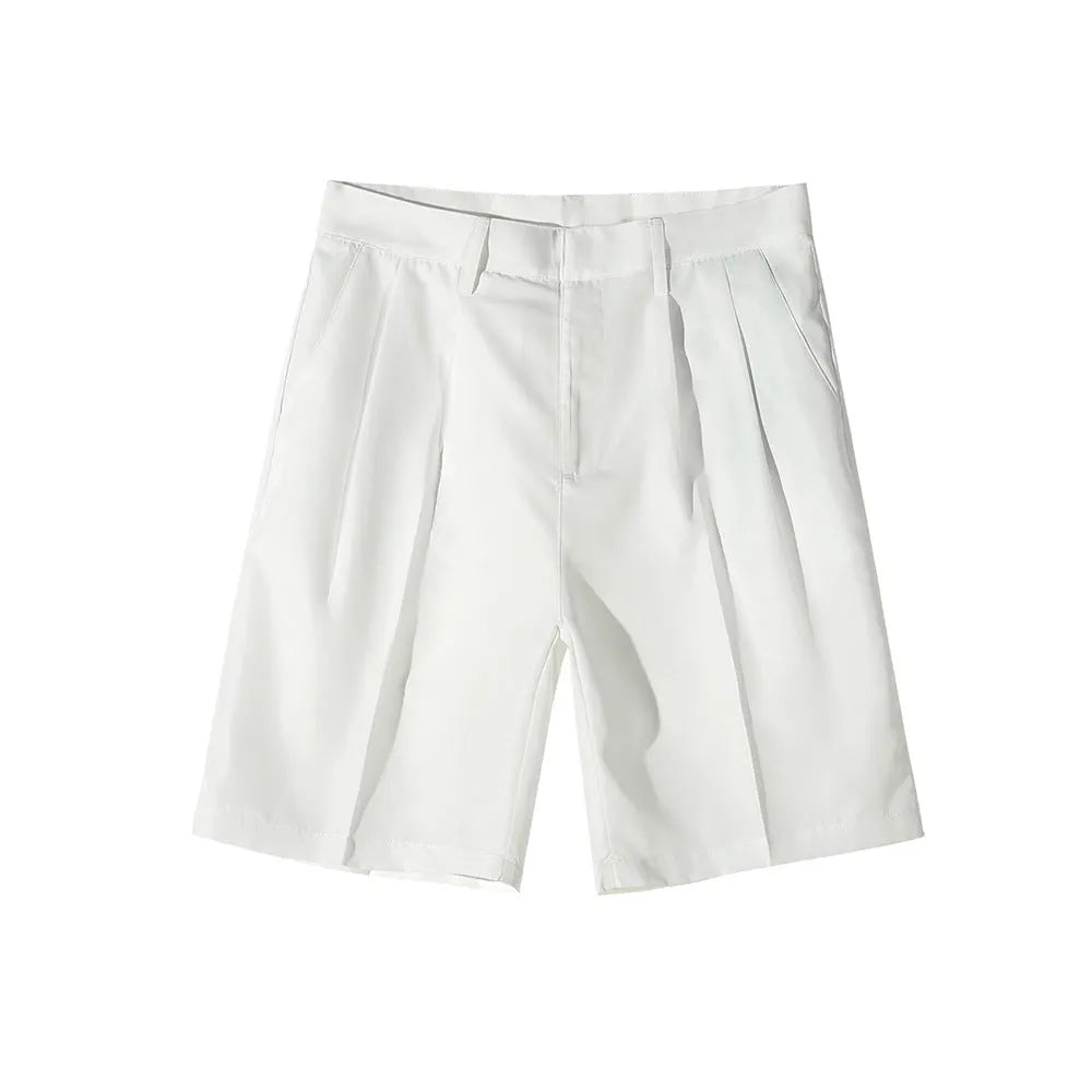 Man wearing solid colour straight-leg casual shorts in a loose fit.