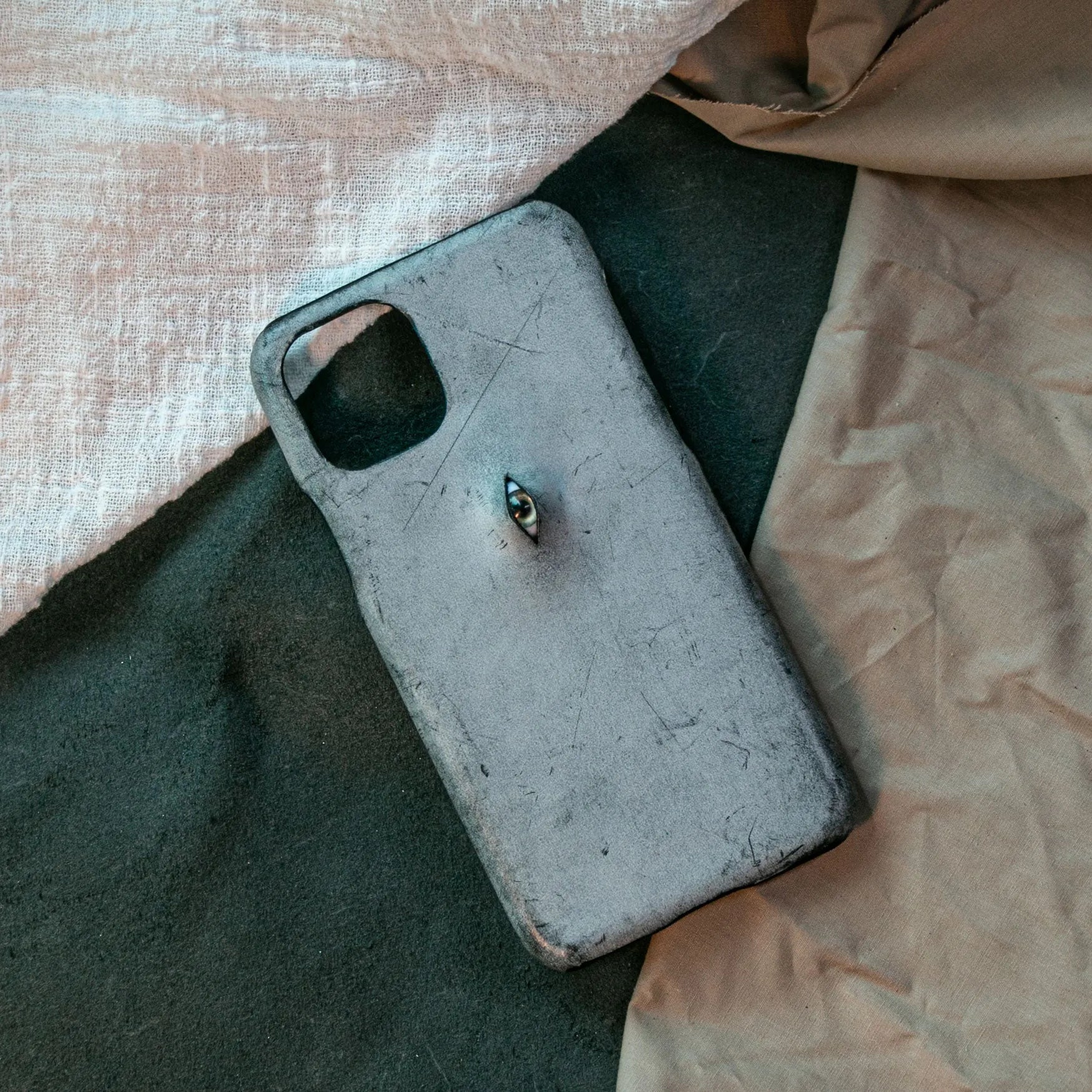 Vintage distressed cowhide leather phone case for iPhone with single eye style protective cover