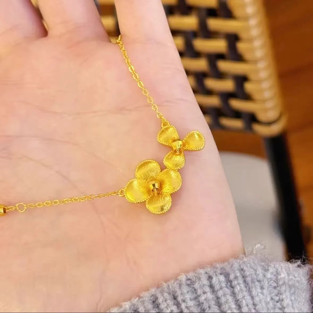 Bright flower necklace for women with brass gold plated clavicle chain, 41-50cm perimeter, electroplated finish