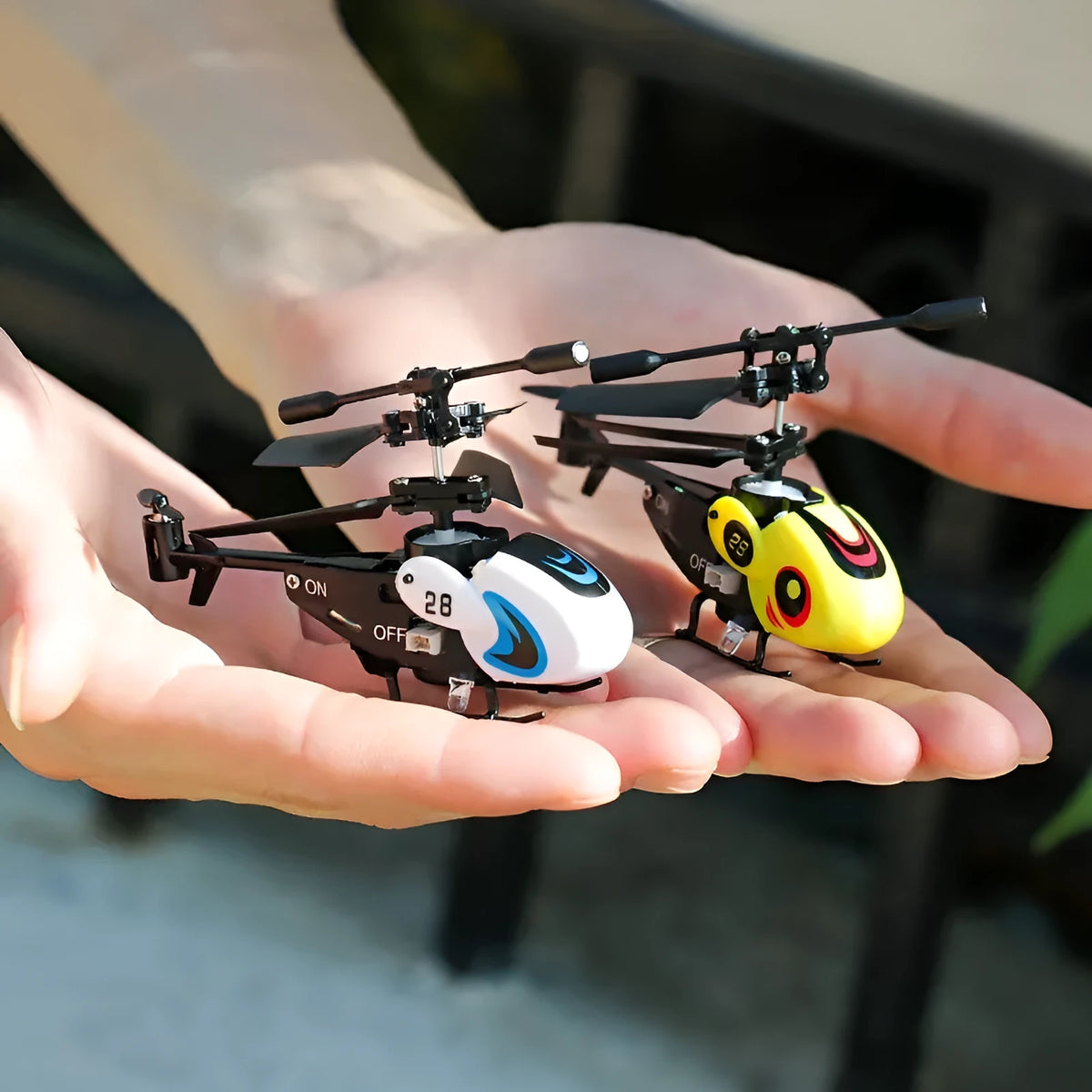 Mini helicopter 35 channel crash-resistant remote control toy in white with lights, plastic model under 30 cm