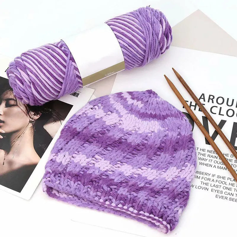 Ball of 8-strand gradient milk cotton wool yarn in a neutral colour, medium thickness for hand knitting projects
