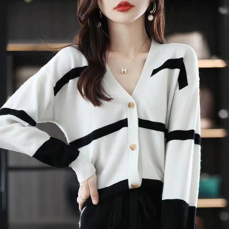 Women's striped V-neck knitted cardigan with 3D pattern and front buttons in slim fit