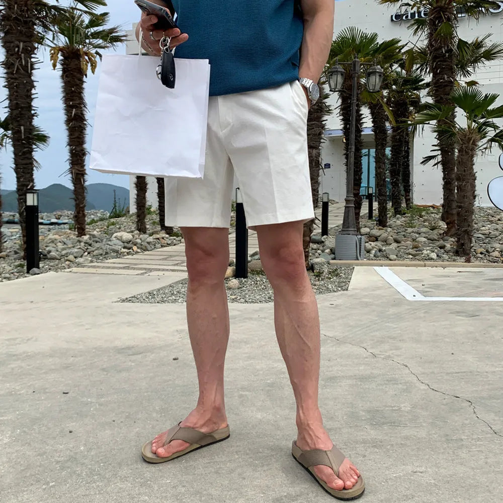 Man wearing solid colour straight-leg casual shorts in a loose fit.