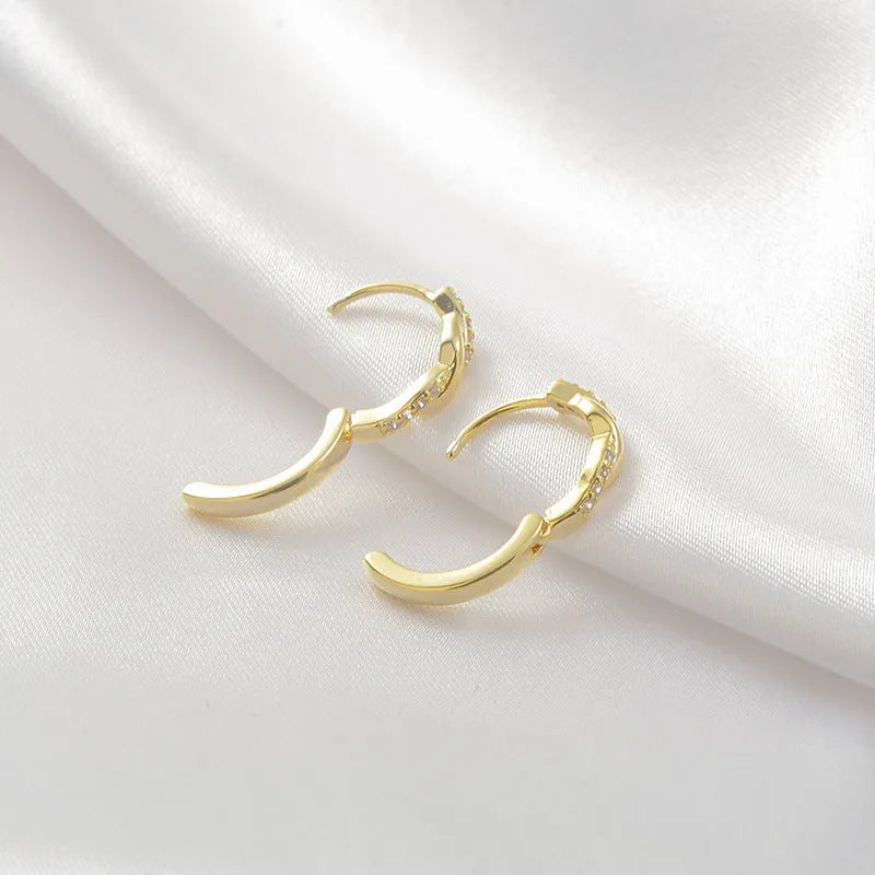 Geometric round copper earclip earrings with hemp rope interwoven design in gold colour