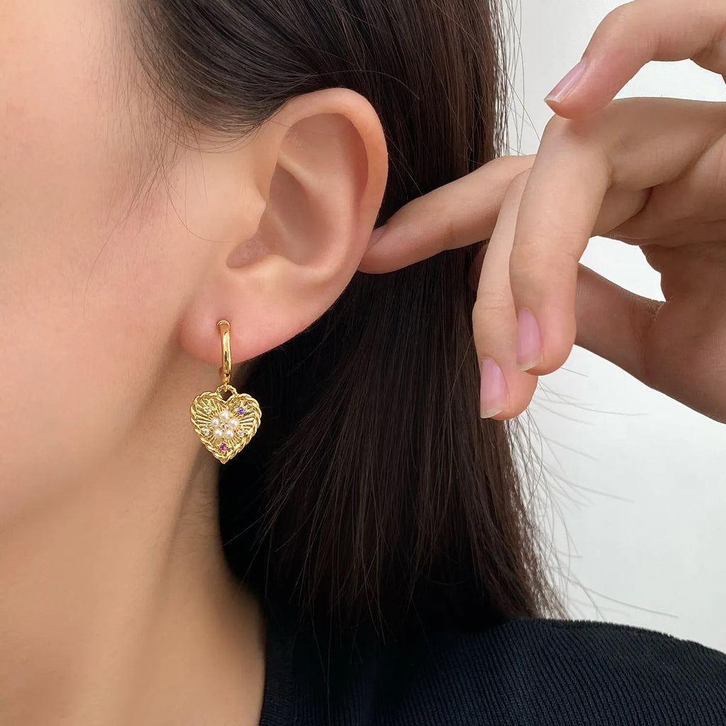 Pearl C-shaped heart earrings for women, copper electroplated, ear clips or studs, light luxury style