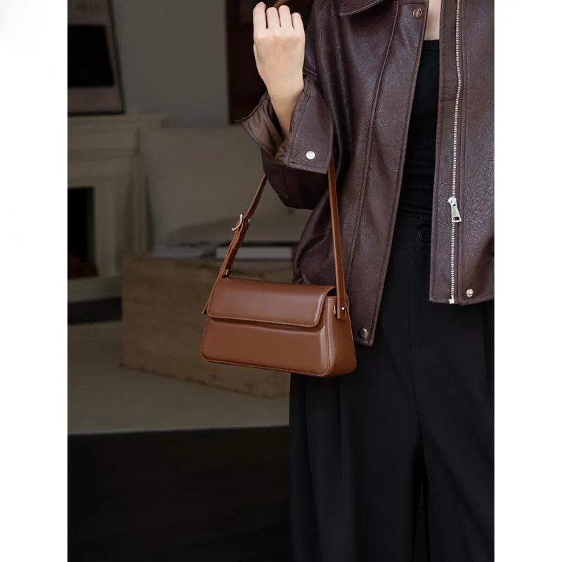 Genuine leather horizontal clamshell shoulder messenger bag medium 24.5cm available in black brown chocolate red