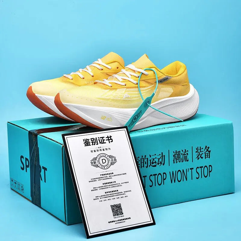 Low-top racing sneakers with carbon plate, PU mesh upper, and natural rubber sole in various colours.