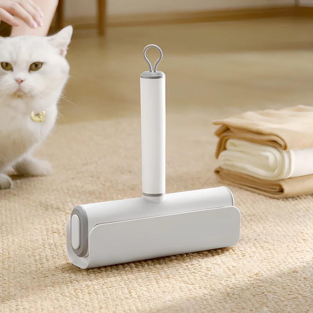 Lint remover roller pet tool with four replaceable adhesive cores for cat hair and dust removal.