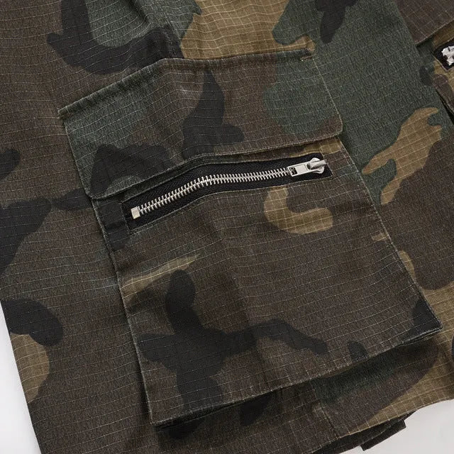 Green H215 washed camouflage cotton work shorts with multiple pockets in mid-waist loose fit
