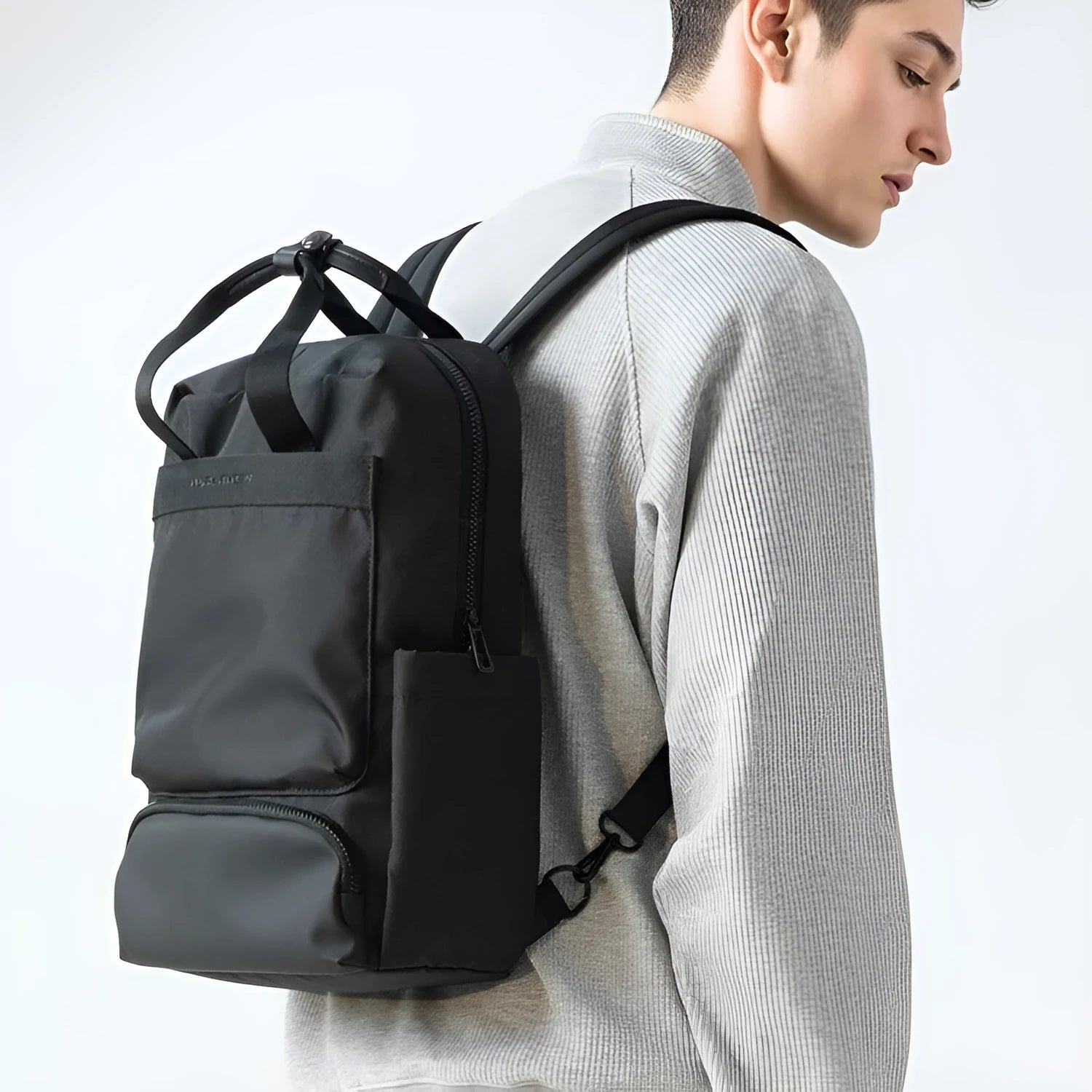 Elegant black Oxford cloth computer backpack with a capacity of 20-35 litres.