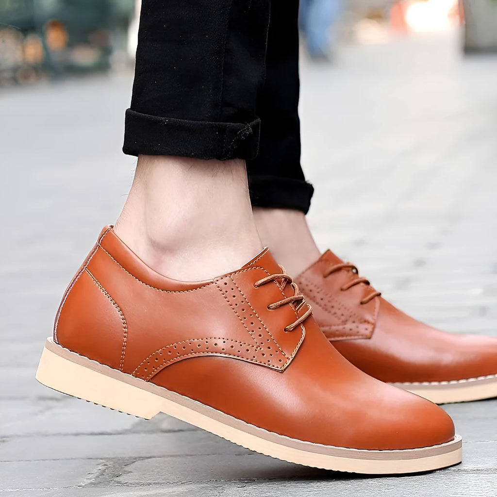 Men's cowhide leather casual shoes with rubber sole, low top, and height-increasing design in black