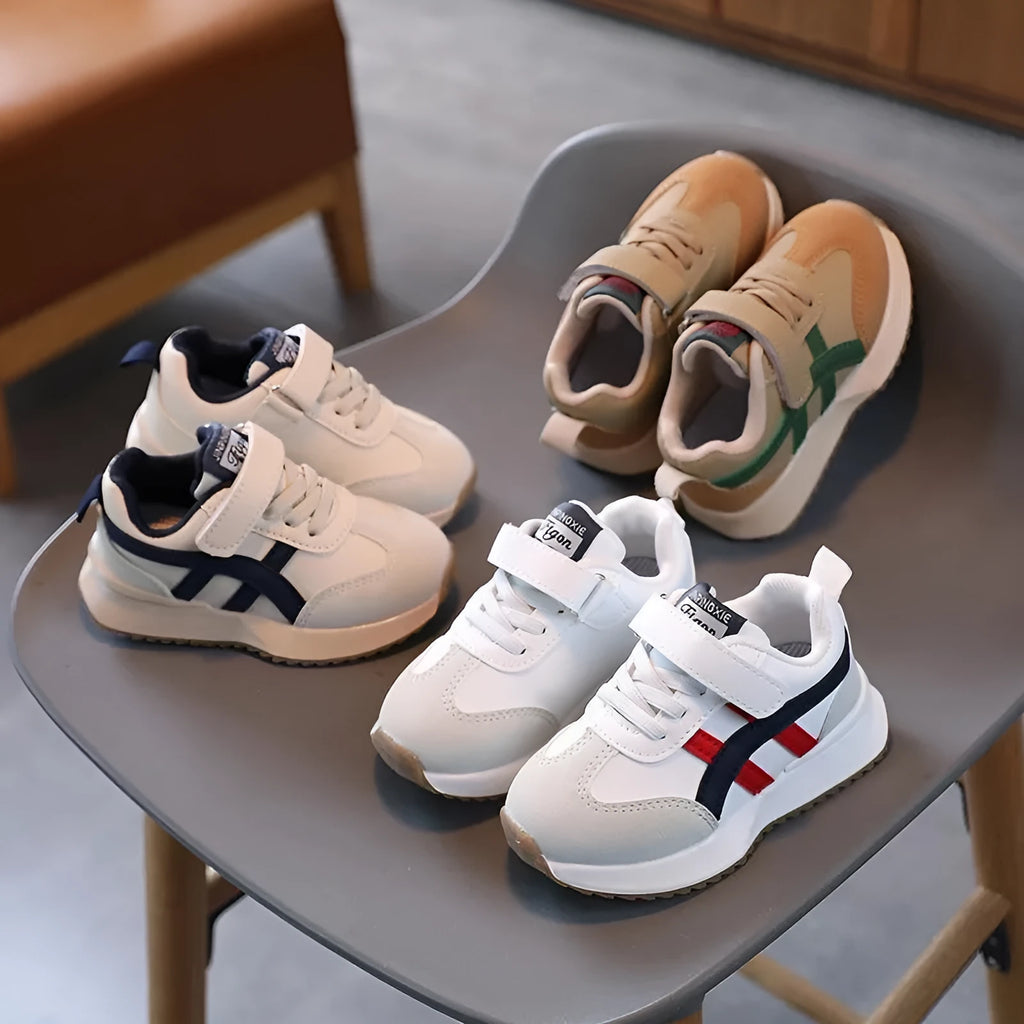 Children's white casual sneakers with Velcro strap and rubber sole