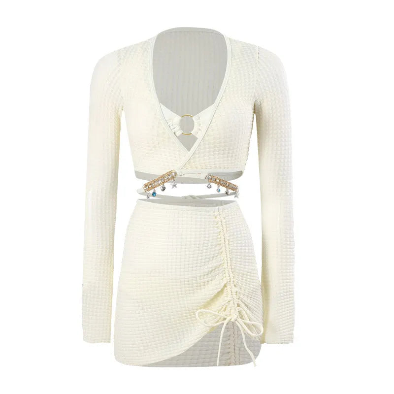 Women's long sleeve black and white bikini swimsuit for swimming.