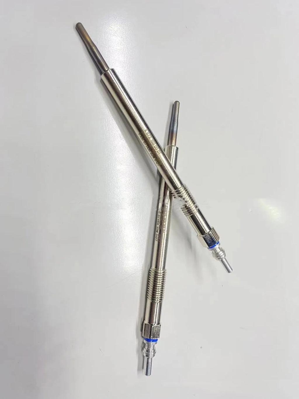 Shuanglong accessory preheating plug for automotive engine preheating systems.