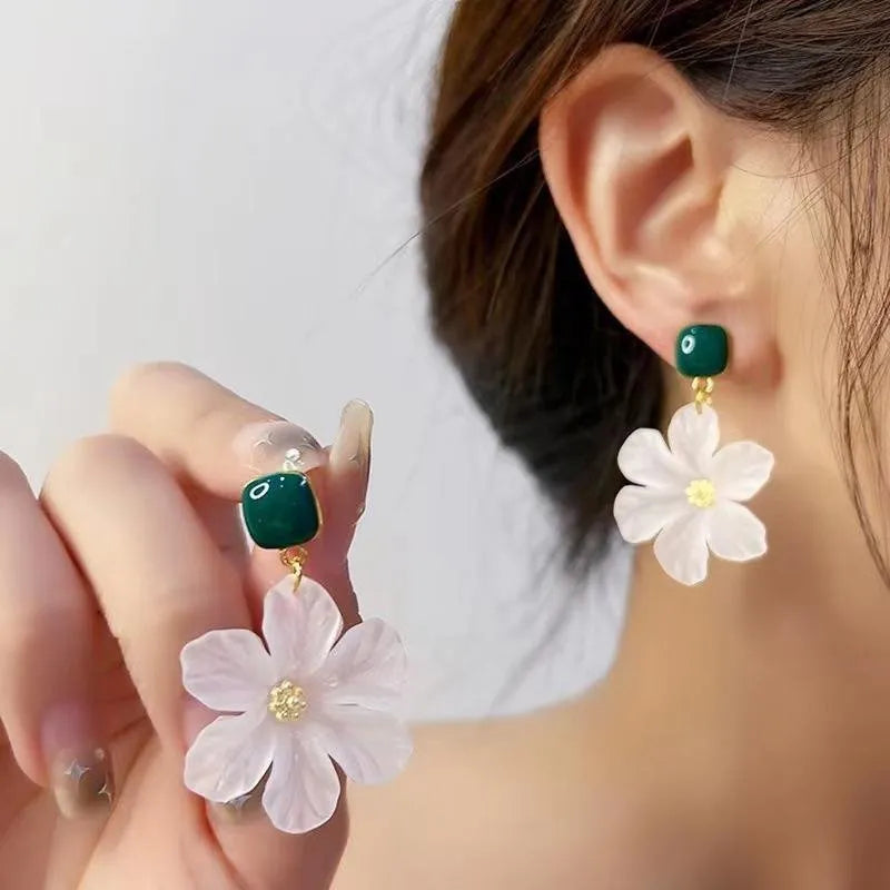Dark green sterling silver needle flowers sweet earrings for women