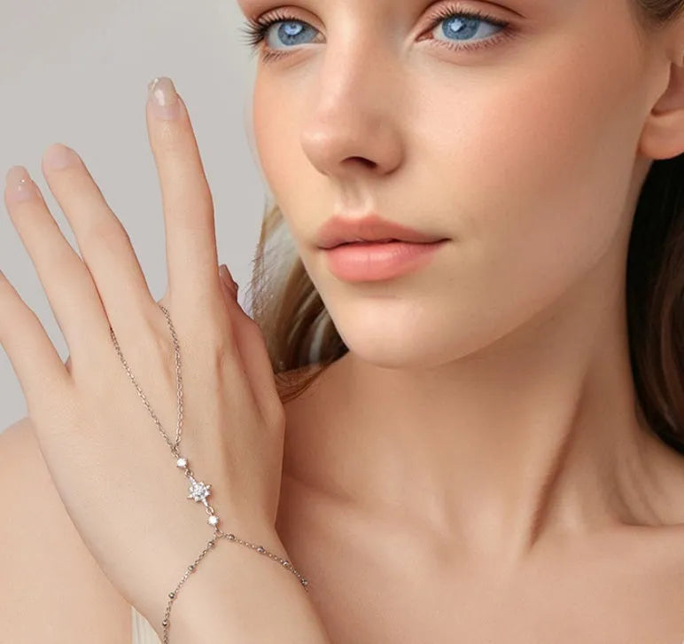 S925 sterling silver integrated ring and bracelet set with eight-pointed star ornament on white background