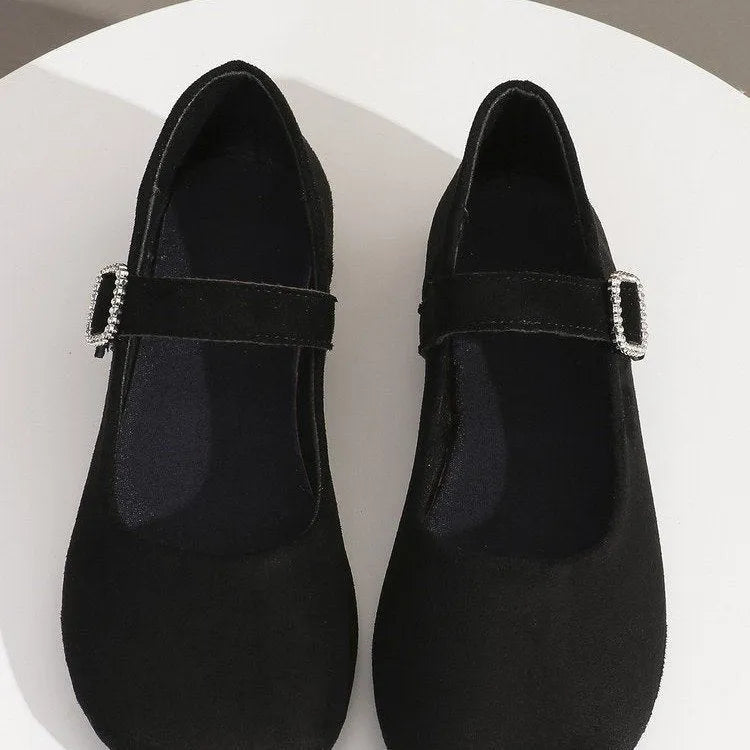 Black low-top canvas fisherman shoes with rubber sole on a white background