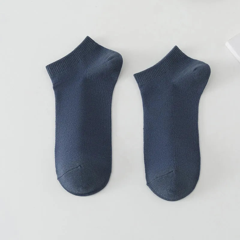 Men's low-cut solid colour polyester boat socks shown in multiple colour options