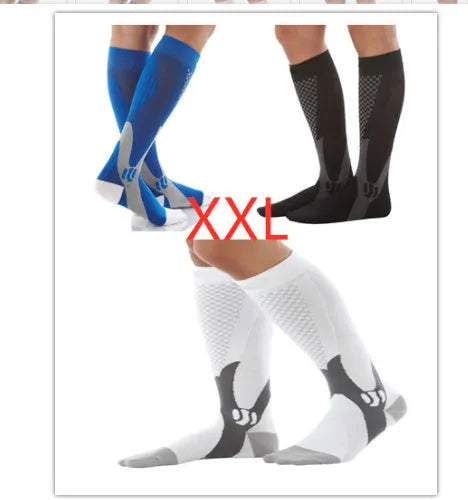 Graduated compression socks for men and women in athletic fit with circulatory support