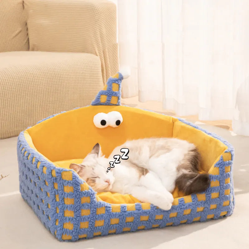 Triangular hat-shaped pet bed with removable cover in green colour with sponge interior