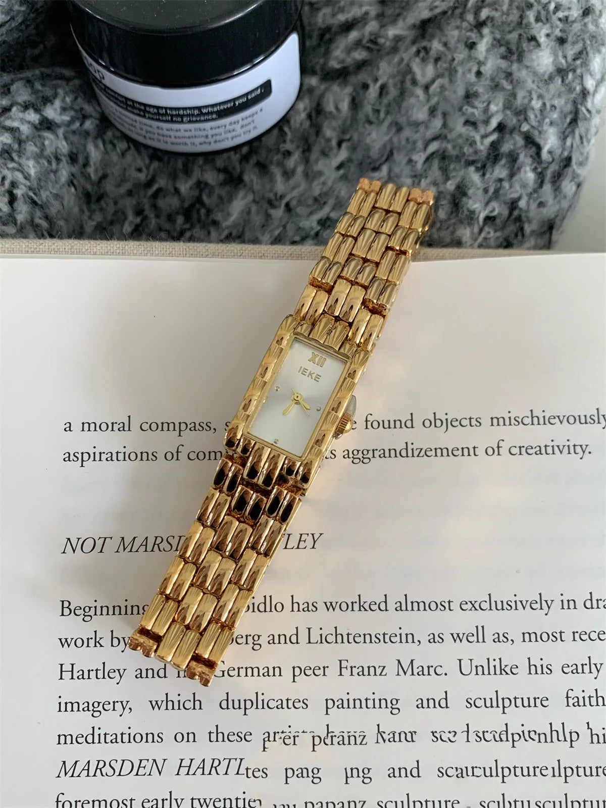 Bracelet-style women's vintage watch with 15mm mineral glass dial and stainless steel back