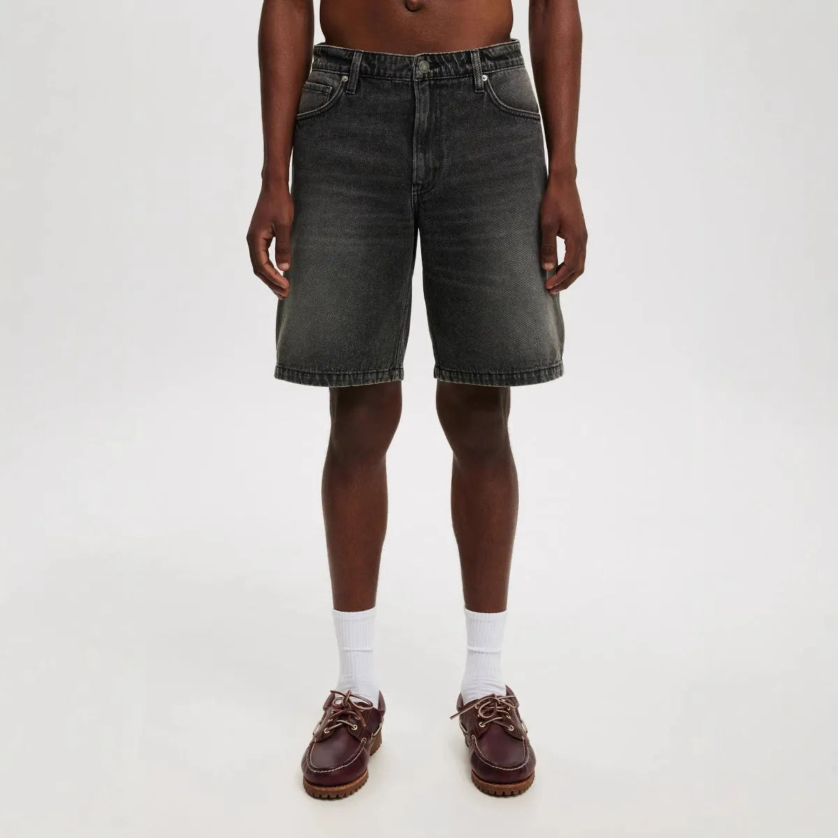 Men's loose fit straight cut denim jeans in light blue, black and grey colours