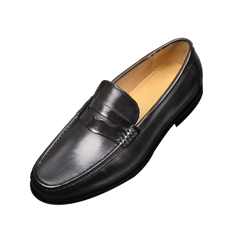 Men's first layer cowhide casual leather shoes in black with flat heel and lace-up design
