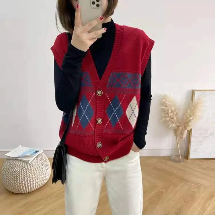 Loose diamond plaid sleeveless cardigan top in khaki colour showing pattern detail