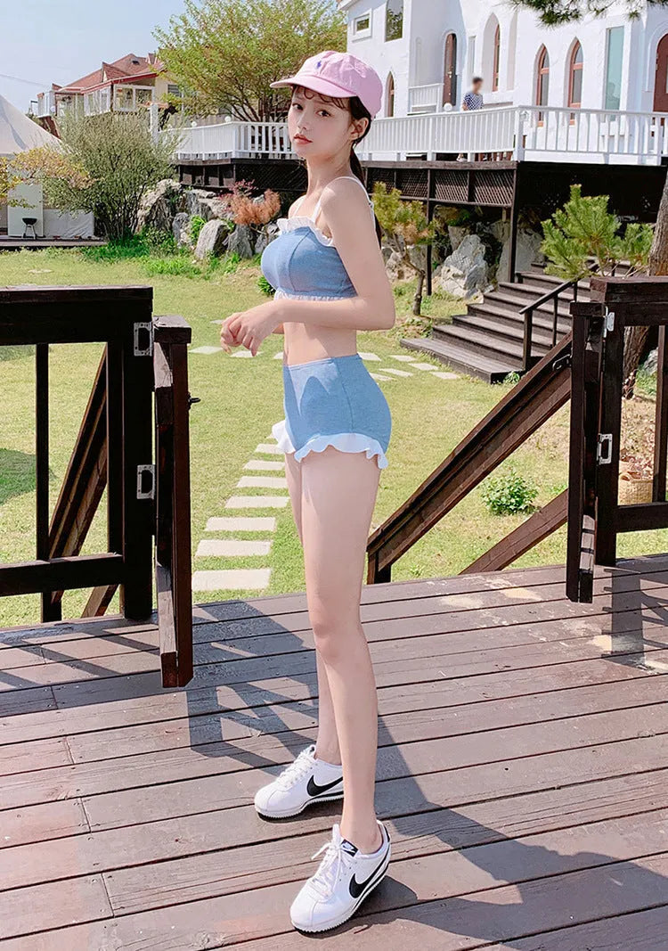Women's solid colour nylon swimsuit with fashion suspenders and conservative split design