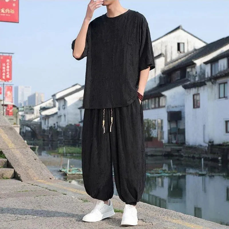 Men's thin knit summer suit with short sleeves and cropped trousers in black or grey