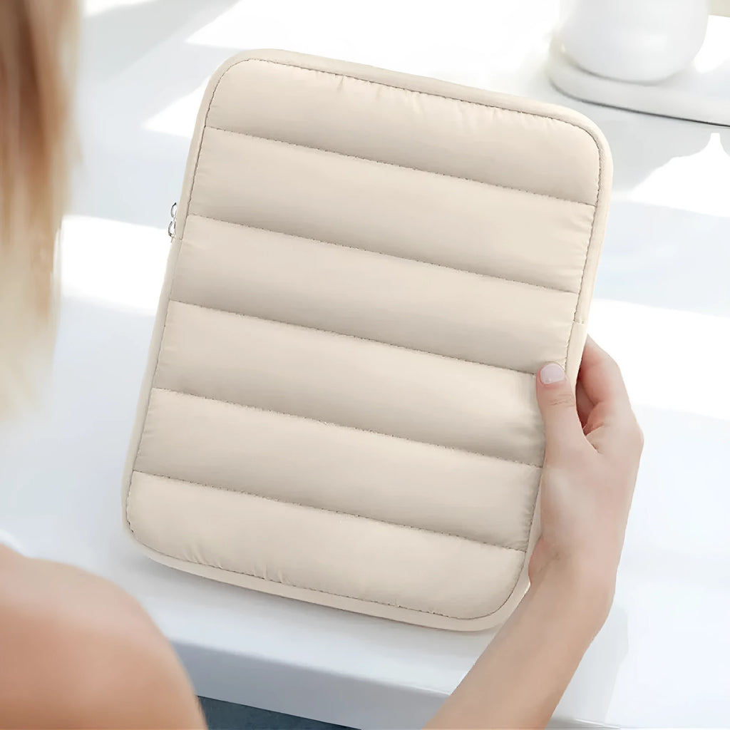 Laptop sleeve with elastic sides for 9.7-11 inch devices in black, khaki, or silver colours