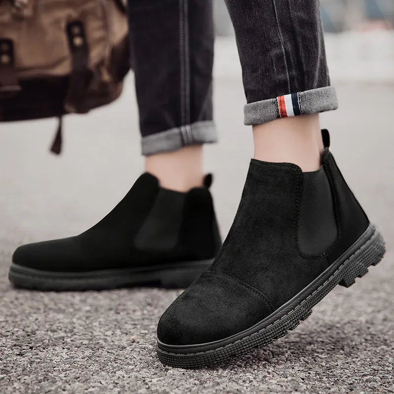 Gao Banglun slip-on retro boots for men, black colour, round toe, platform mid heel, side view