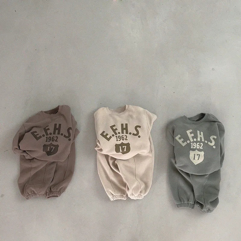 Boys and girls letter print cotton fleece sweater two-piece set in brown with pullover top and trousers
