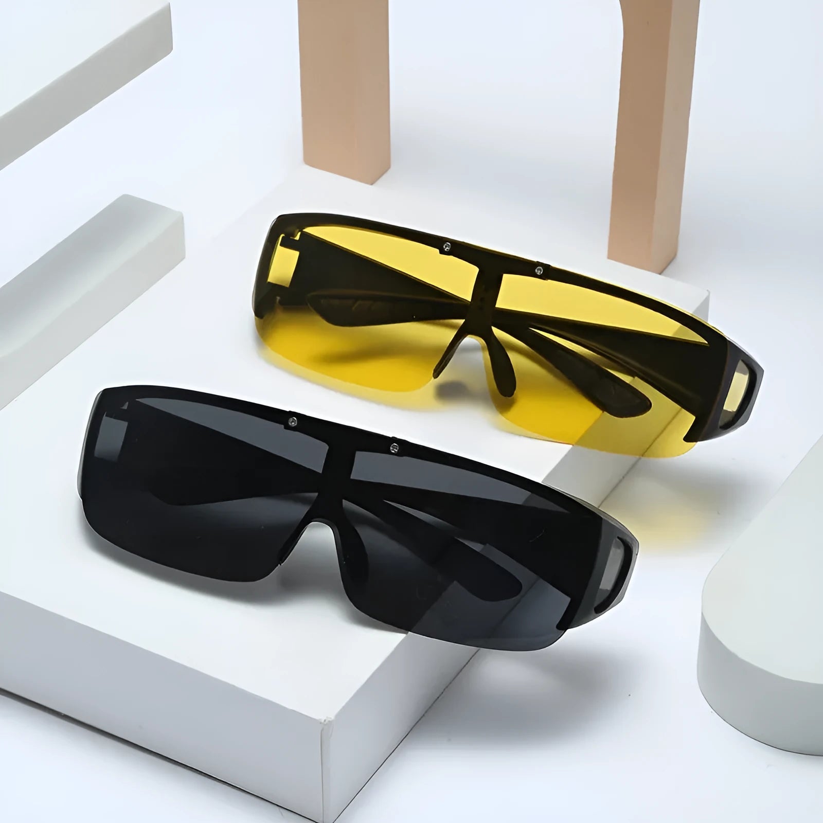Polarised sports sunglasses with a one-piece lens for myopia, shown in black/grey and dark green colour options.