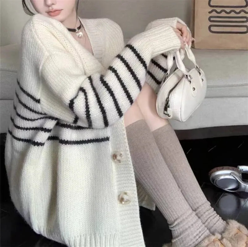 Button-front cardigan with 3D pattern and collar in autumn colours