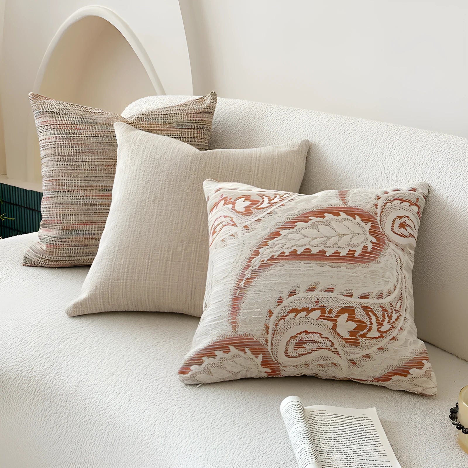 American-style yarn-dyed Jacquard cushion cover with paisley floral pattern in amber colour