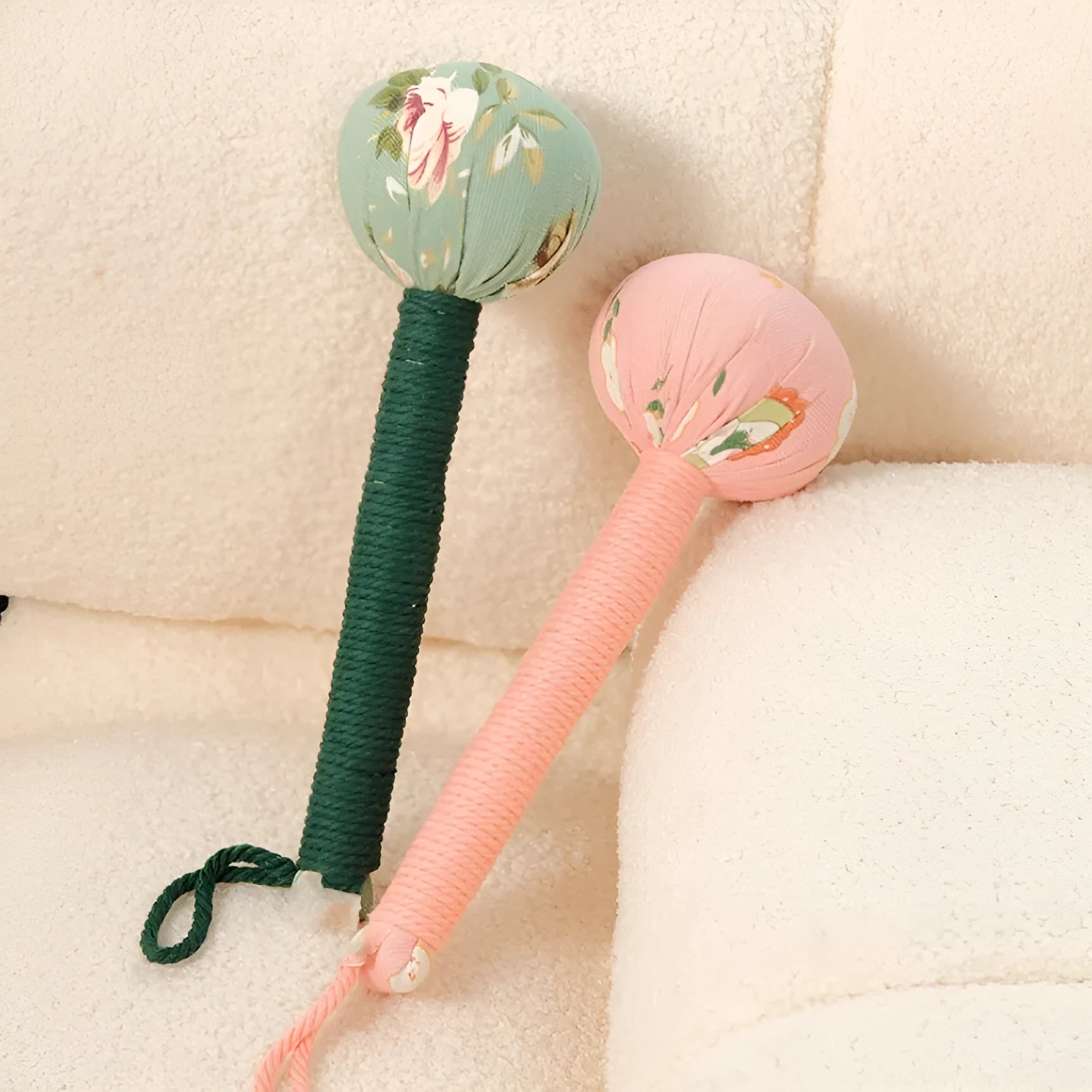 Argy wormwood hand-held massage hammer in green, shown with 26cm and 31cm size options.