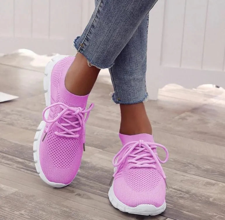 Women's lace-up platform sneakers in various colours with flat rubber soles