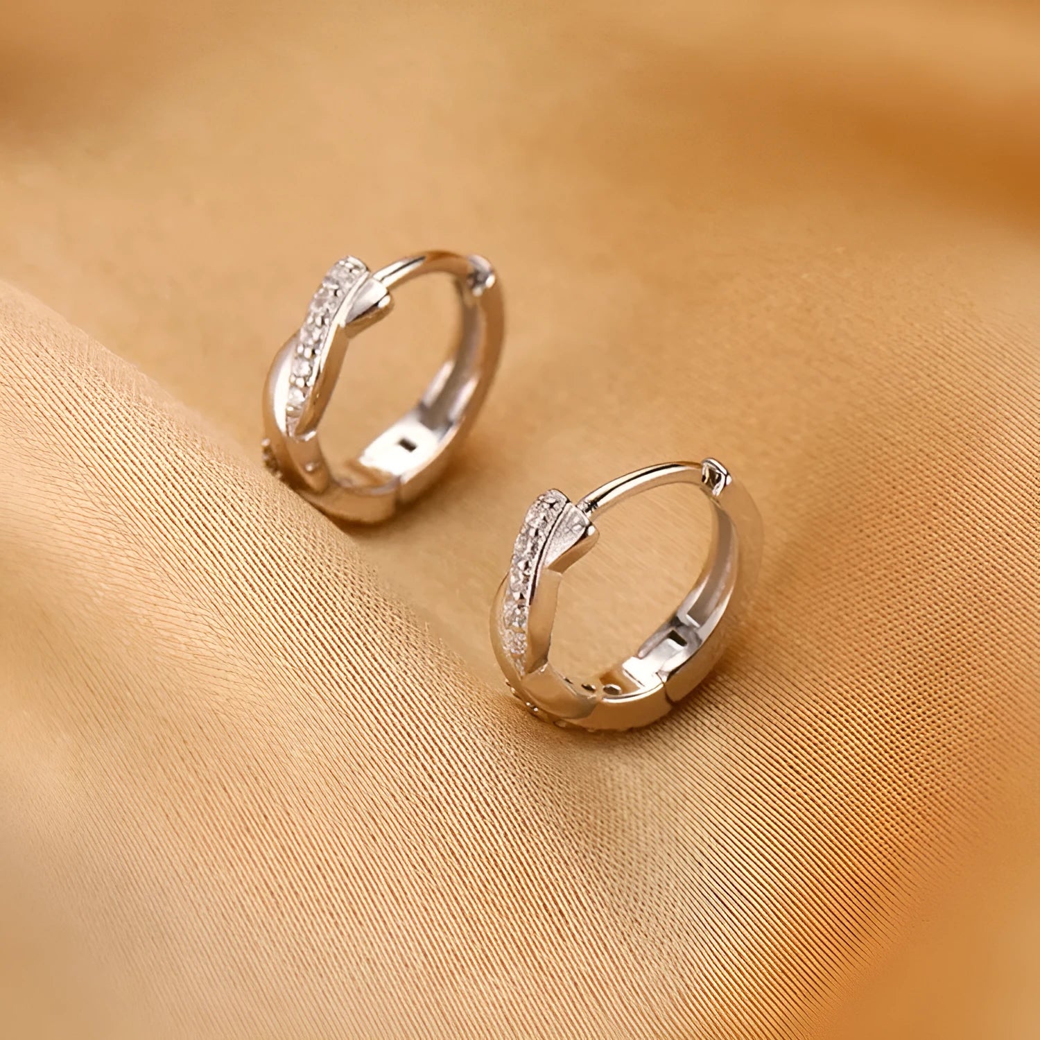 Geometric round copper earclip earrings with hemp rope interwoven design in gold colour