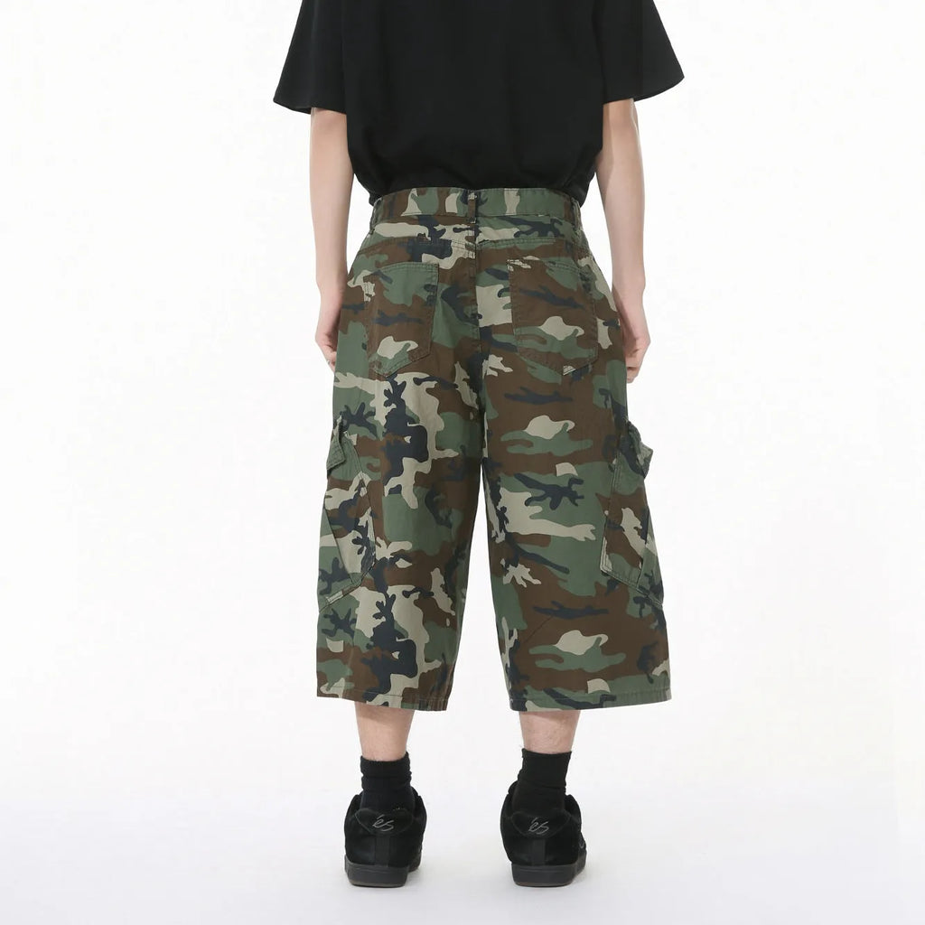Men's camouflage cotton jeans with wide leg loose fit and side stitching detail