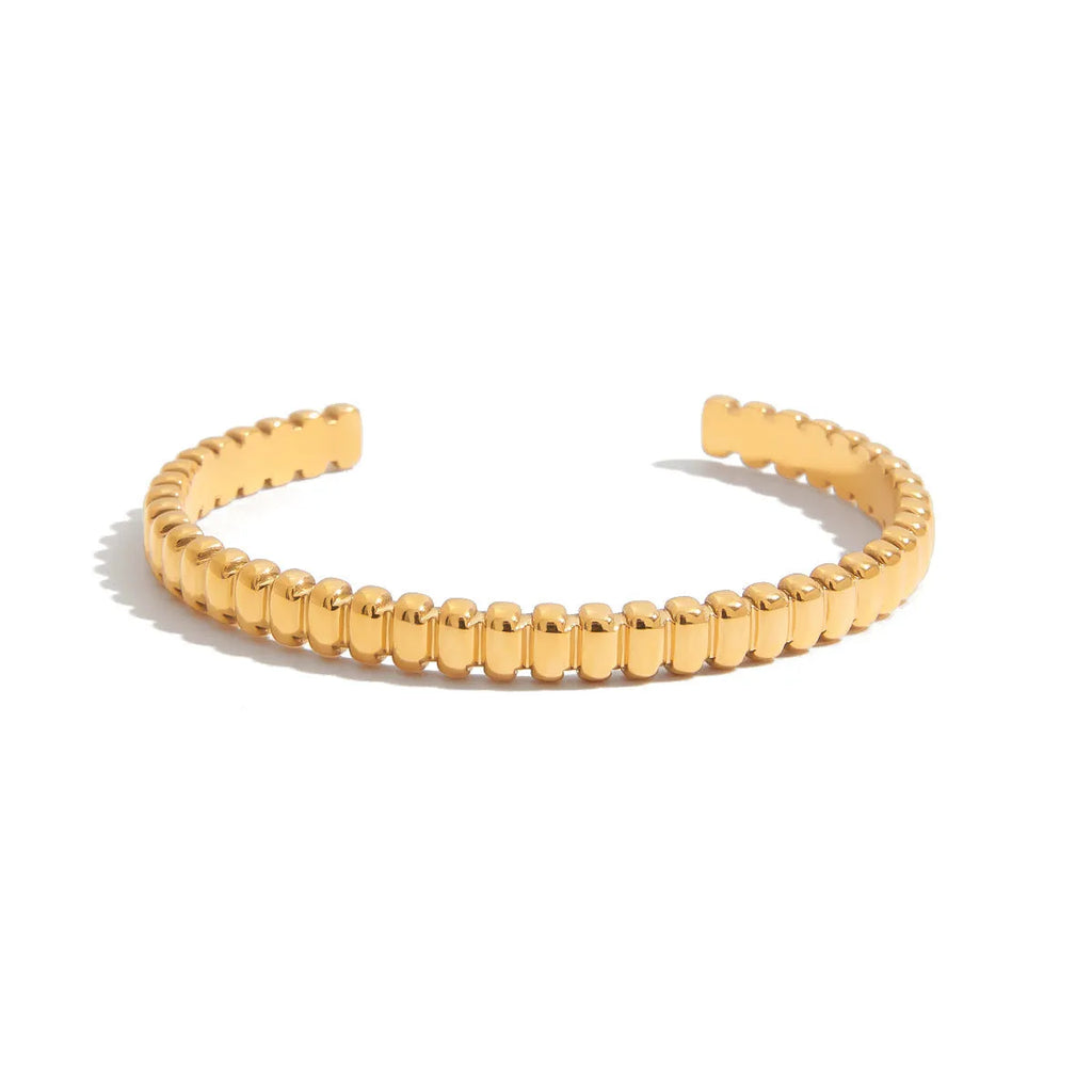 Women's stainless steel bracelet with electroplated metallic finish in European and American style